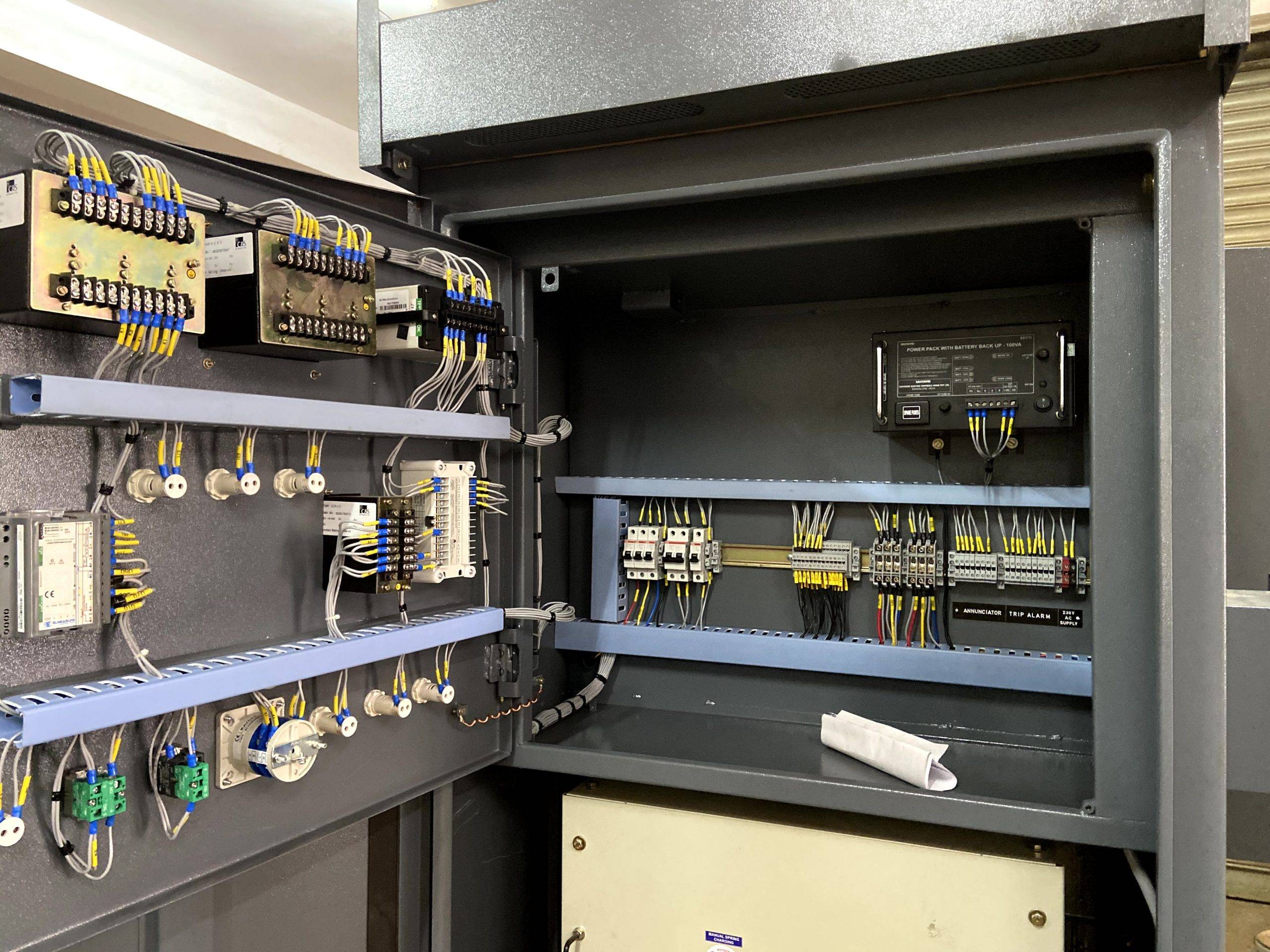 HT VACUUM CIRCUIT BREAKER Star Switchgears Electric Control Switchgear